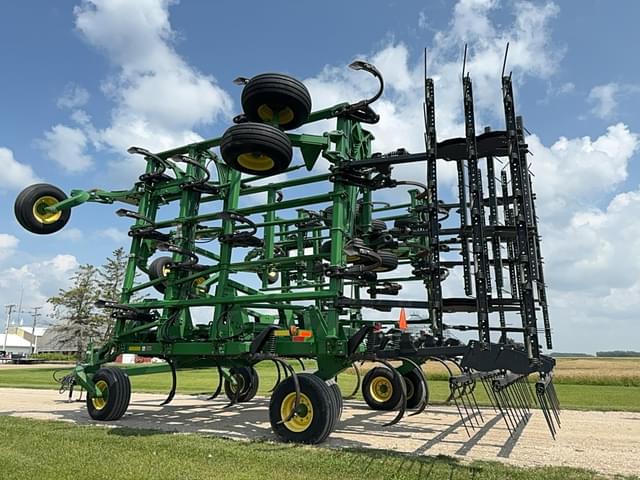 Image of John Deere 2410 equipment image 3