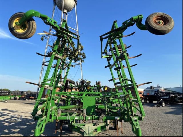 Image of John Deere 2410 equipment image 2