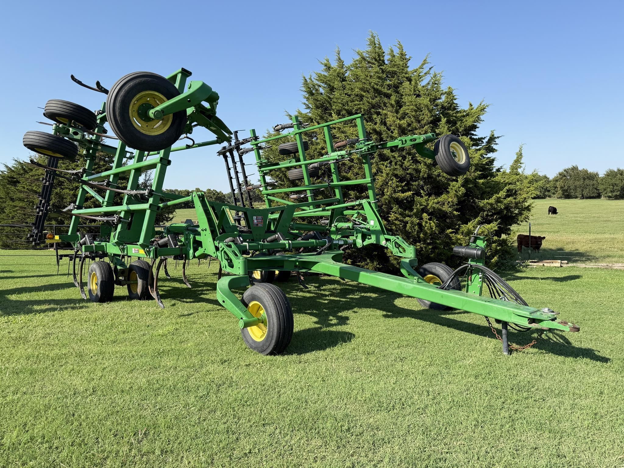 John Deere 2410 Equipment Image0