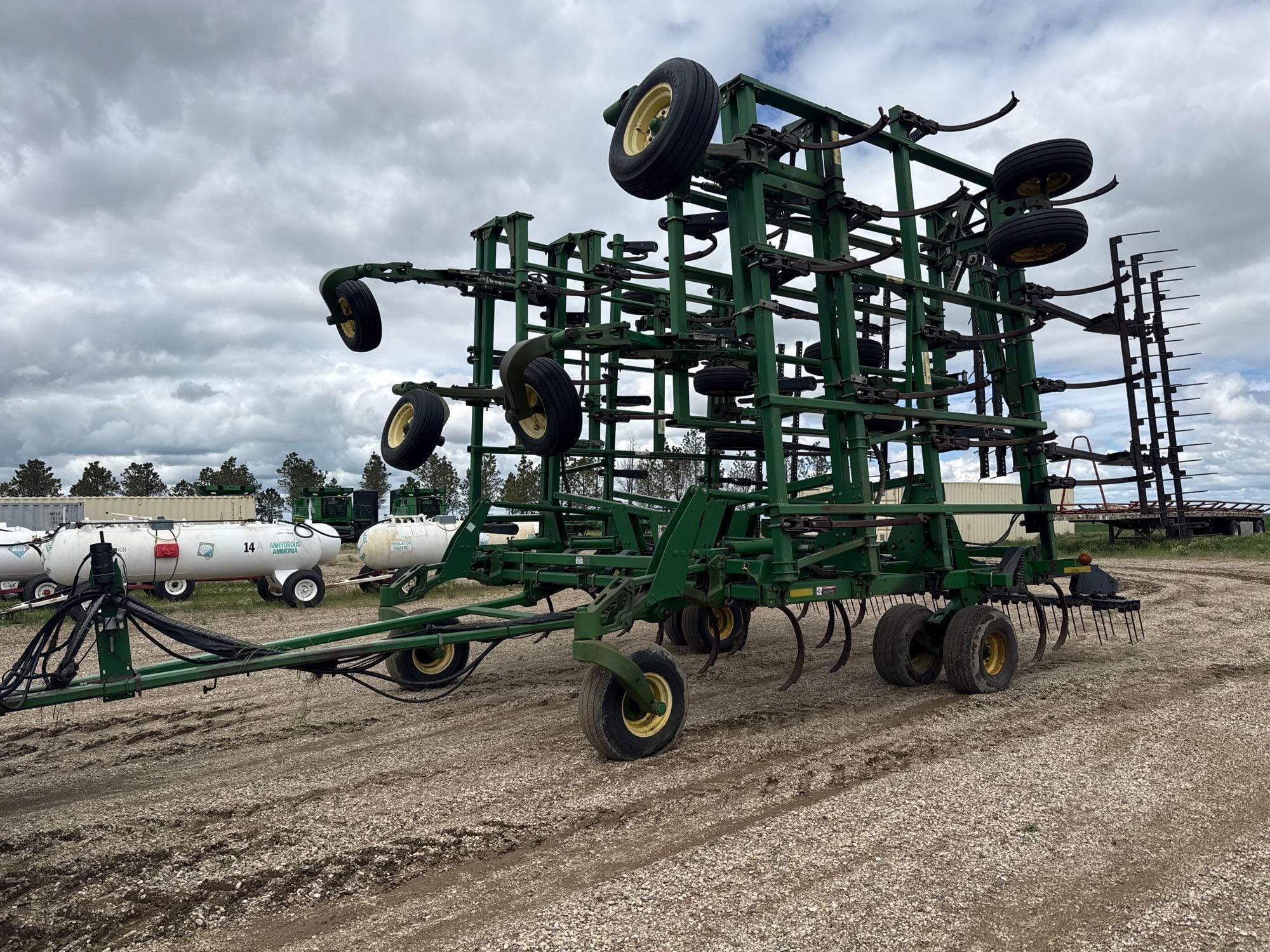 John Deere 2410 Equipment Image0
