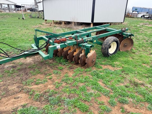 John Deere 2420 Equipment Image0