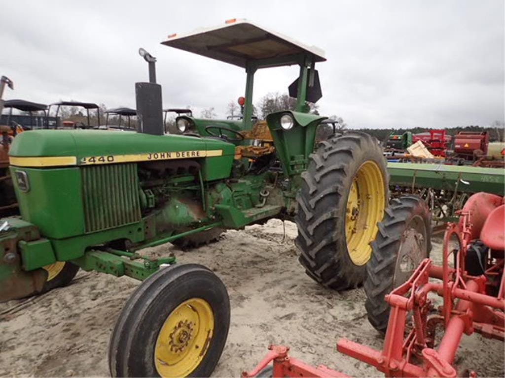 John Deere 2440 Equipment Image0