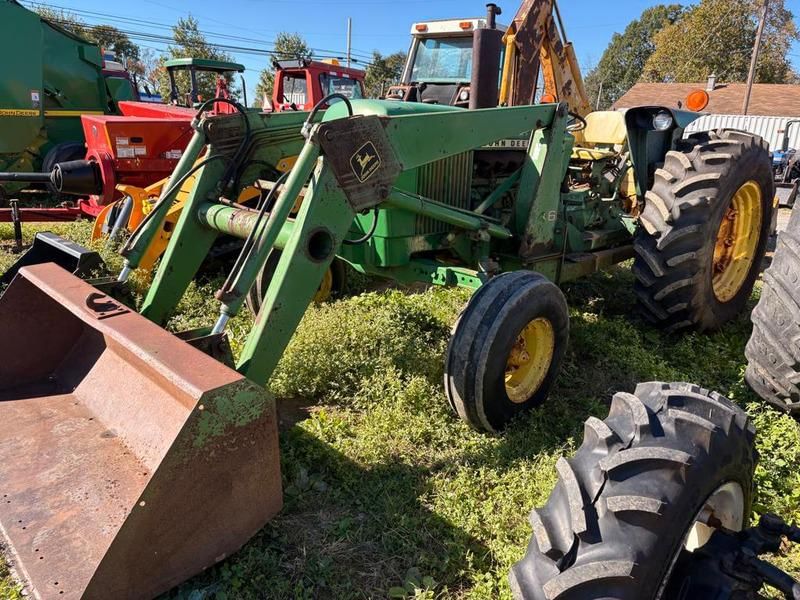 John Deere 2440 Equipment Image0