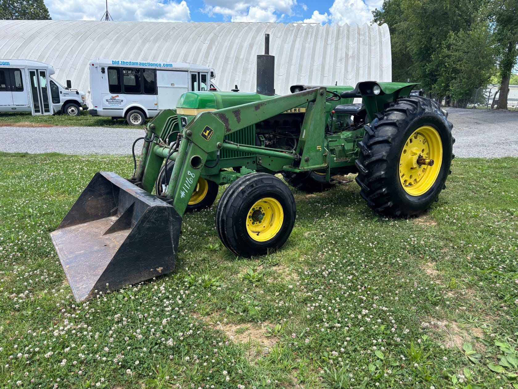 John Deere 2440 Equipment Image0