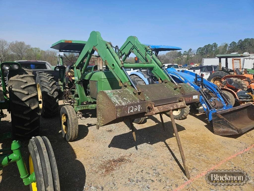 John Deere 2440 Equipment Image0