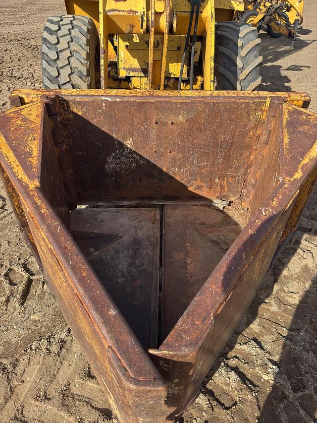 Image of John Deere 244H equipment image 2