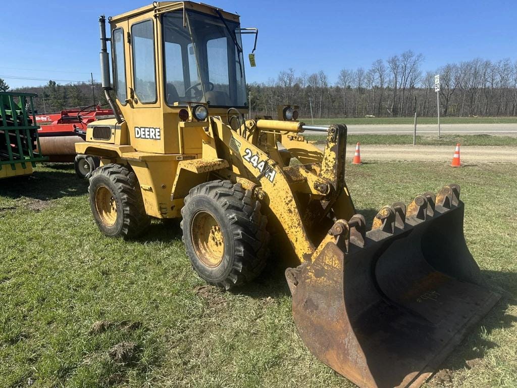 John Deere 244H Equipment Image0