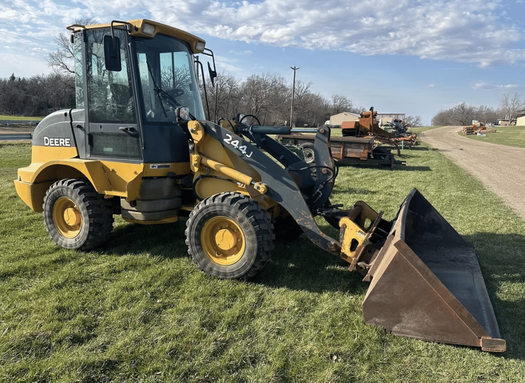John Deere 244J Equipment Image0