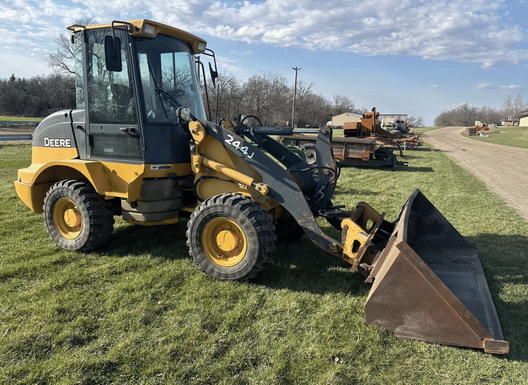 Image of John Deere 244J Image 0