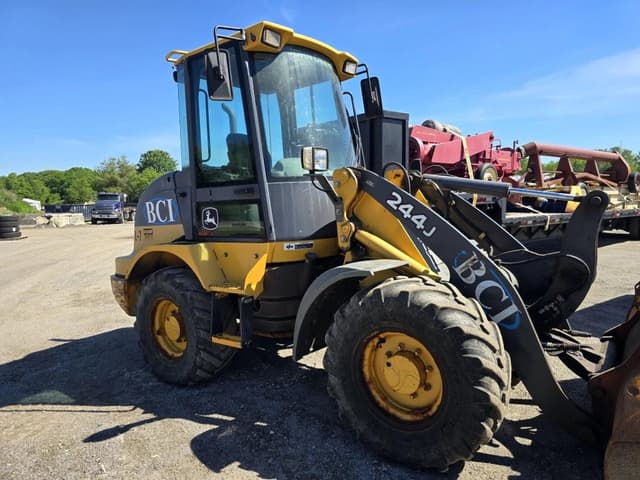 Image of John Deere 244J equipment image 2