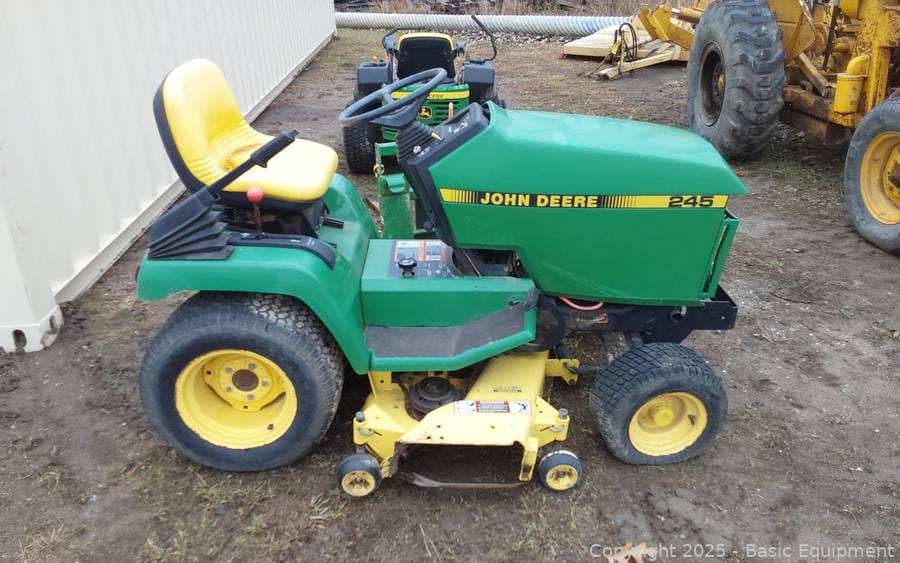 John Deere 245 Equipment Image0