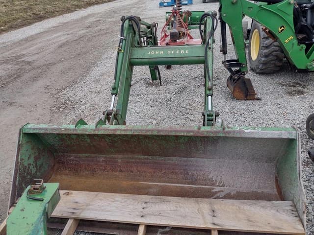 Image of John Deere 245 equipment image 1