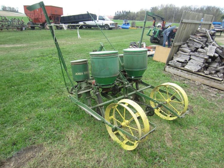 John Deere 246 Planting Planters for Sale Tractor Zoom