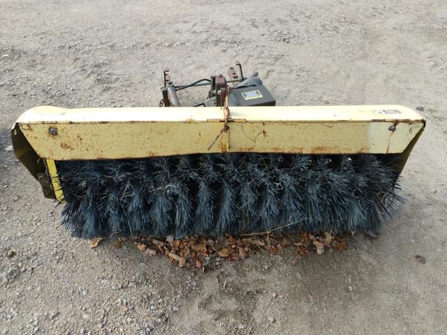 Image of John Deere 246 equipment image 4