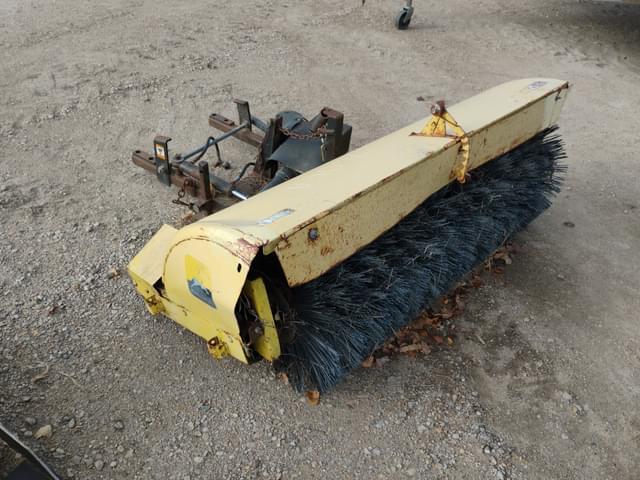 Image of John Deere 246 equipment image 3