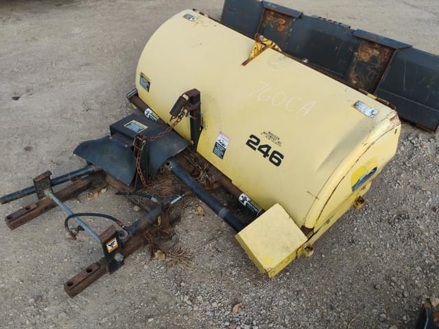Image of John Deere 246 equipment image 2