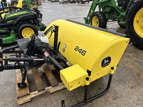 John Deere 246 Equipment Image0