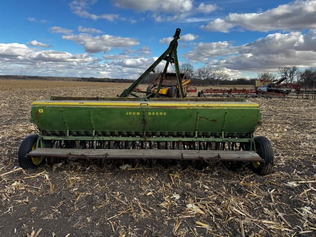 Image of John Deere B246 equipment image 4