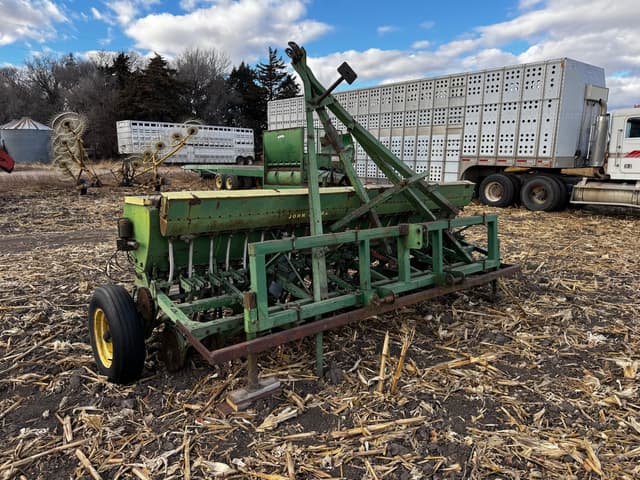 Image of John Deere B246 equipment image 1