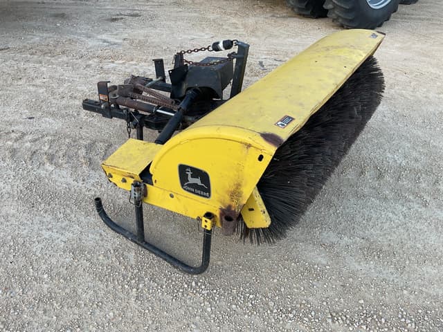 Image of John Deere 246 equipment image 1