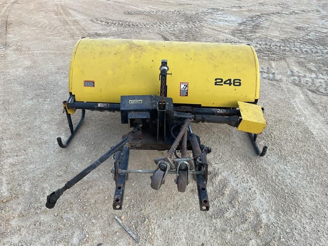 Image of John Deere 246 equipment image 3