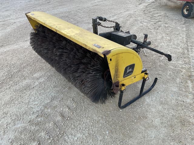 Image of John Deere 246 equipment image 2