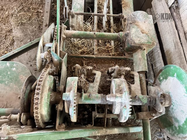 Image of John Deere 24T equipment image 4