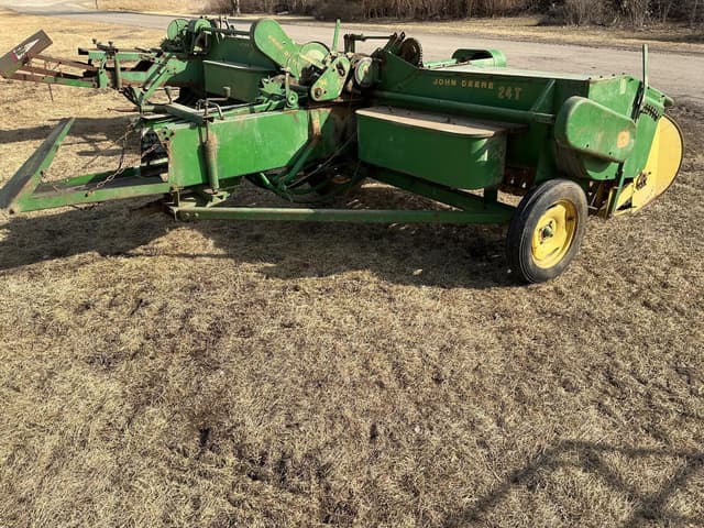 Image of John Deere 24T equipment image 1