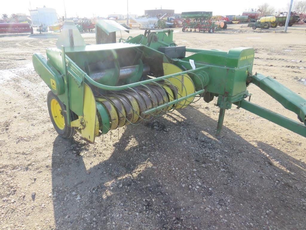 John Deere 24T Equipment Image0
