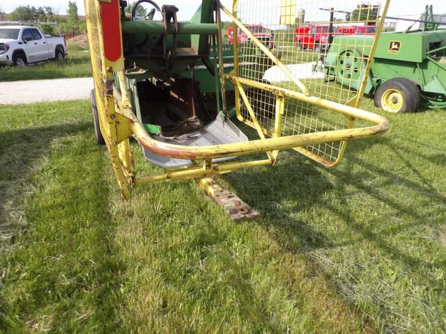 Image of John Deere 24T equipment image 3