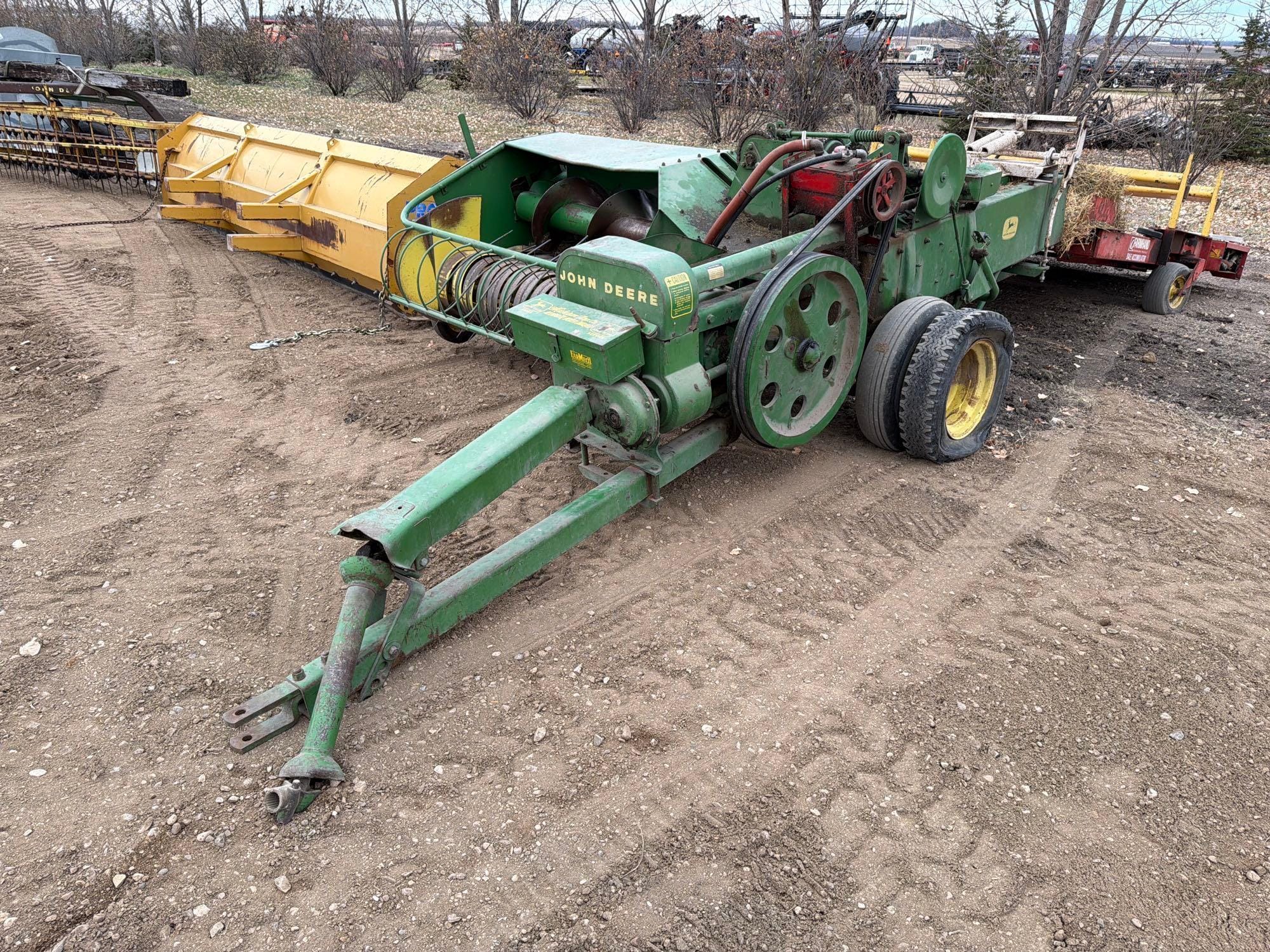 John Deere 24T Equipment Image0