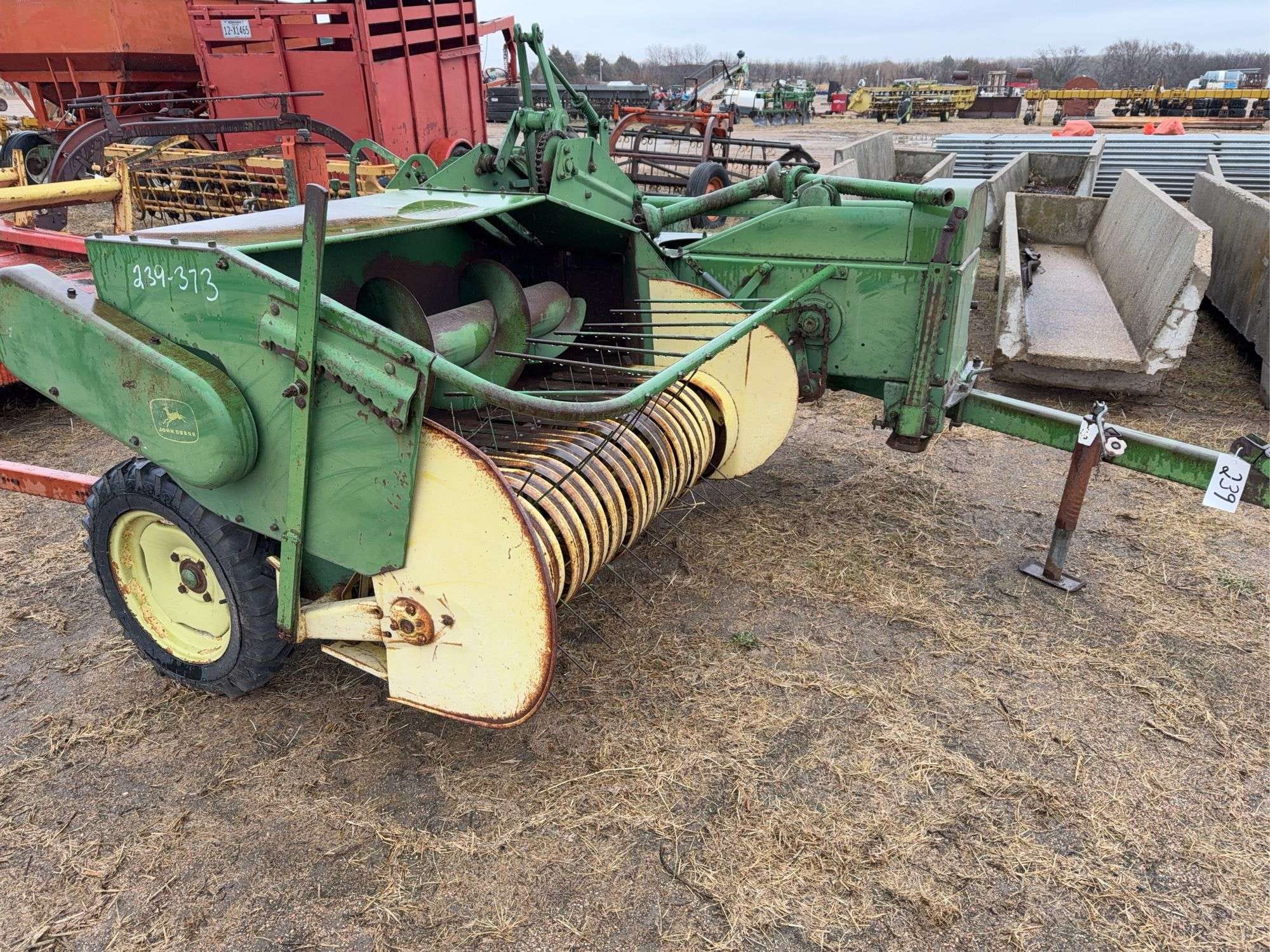 John Deere 24T Equipment Image0