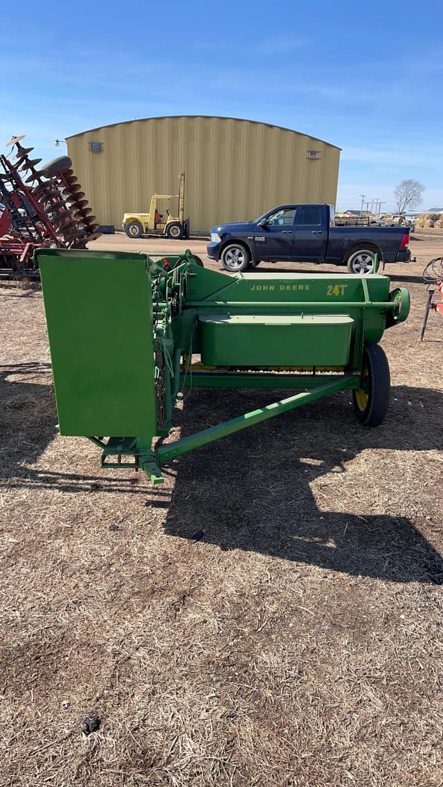 Image of John Deere 24T equipment image 4