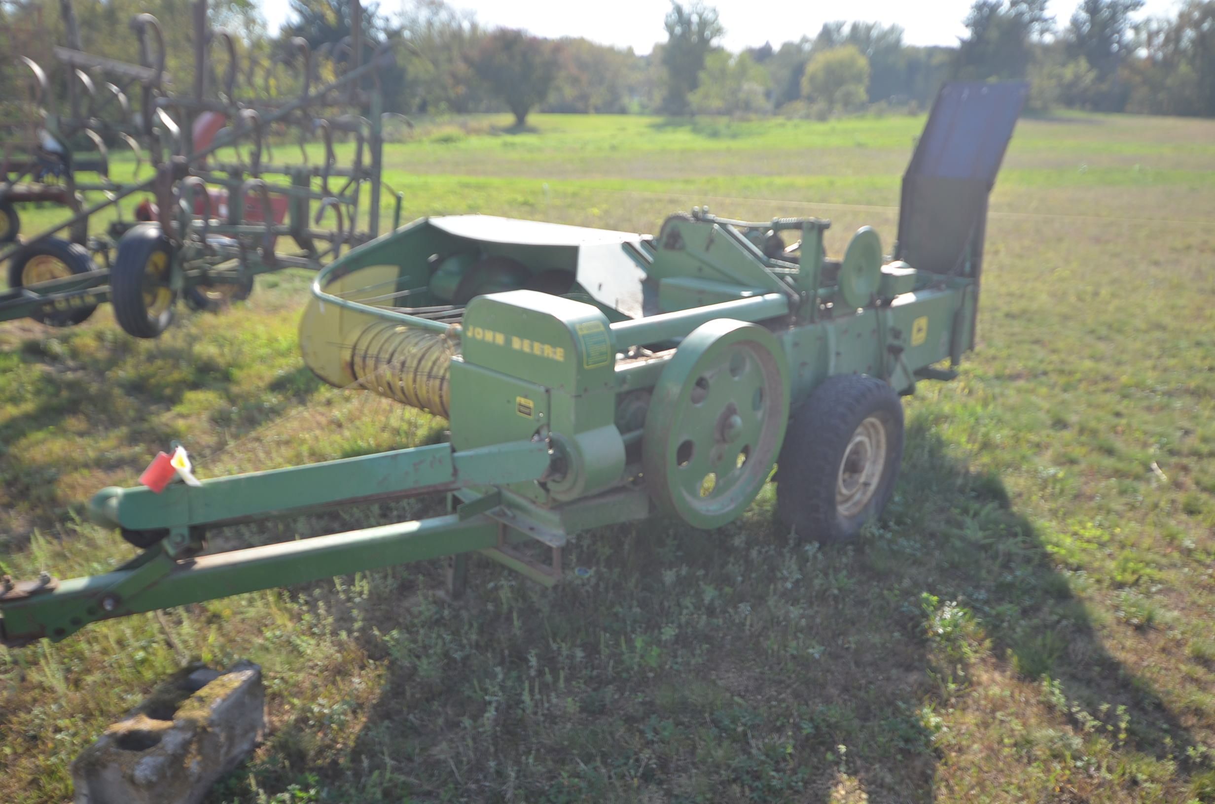 John Deere 24T Equipment Image0