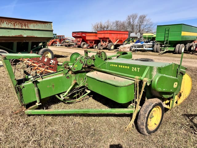 Image of John Deere 24T equipment image 3