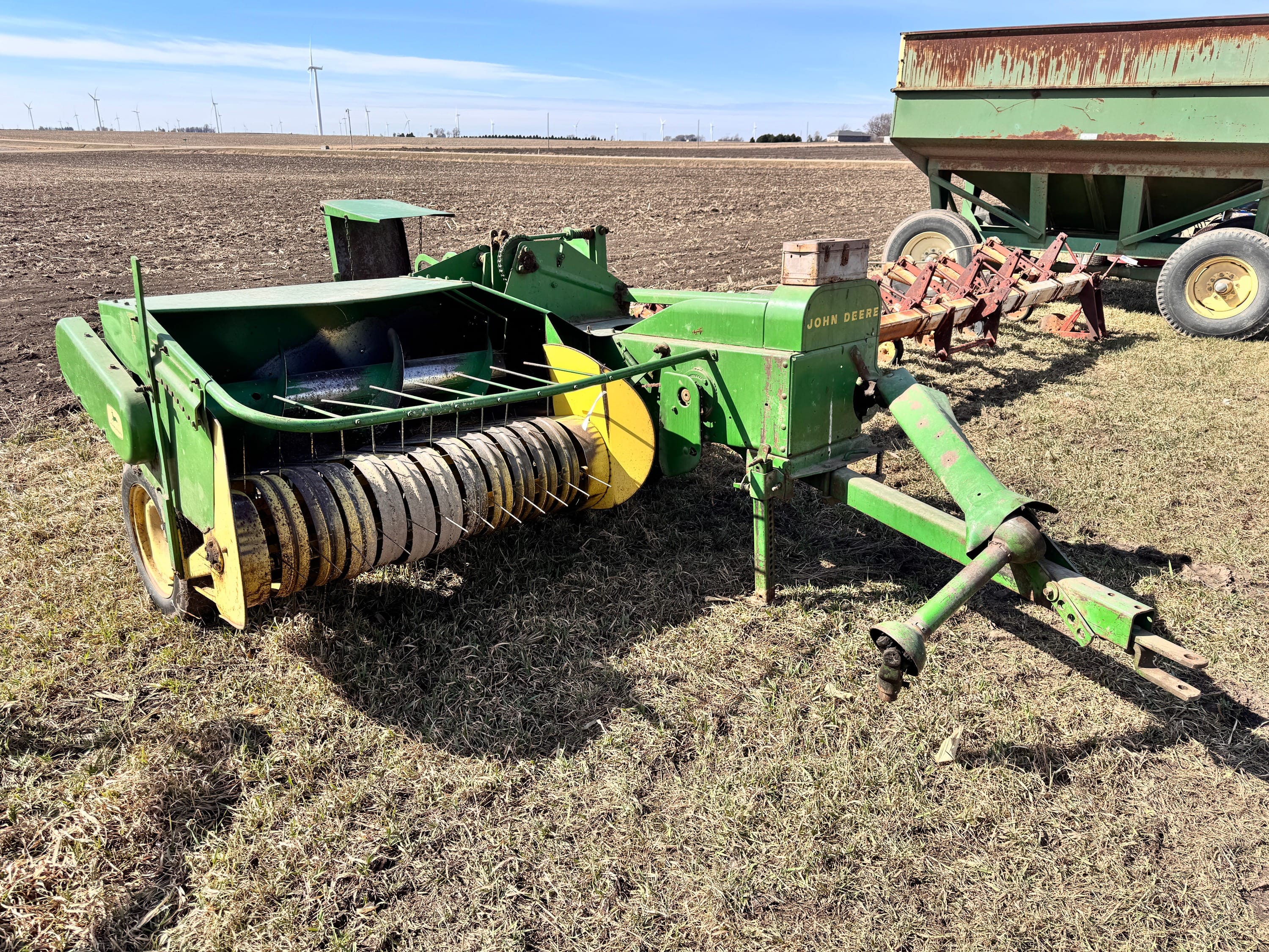 John Deere 24T Equipment Image0