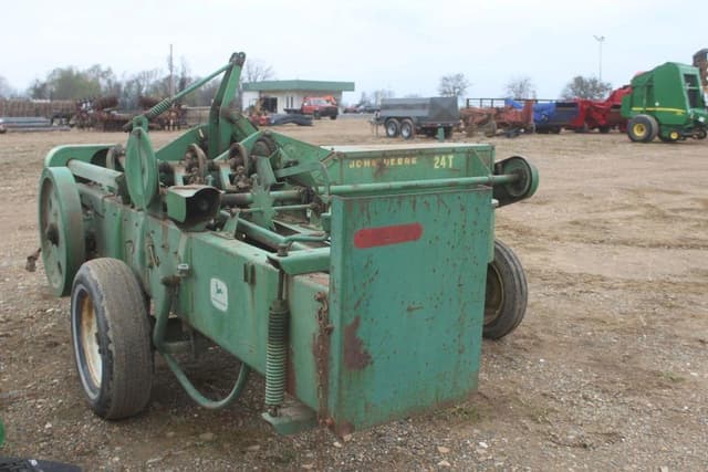 Image of John Deere 24T equipment image 2