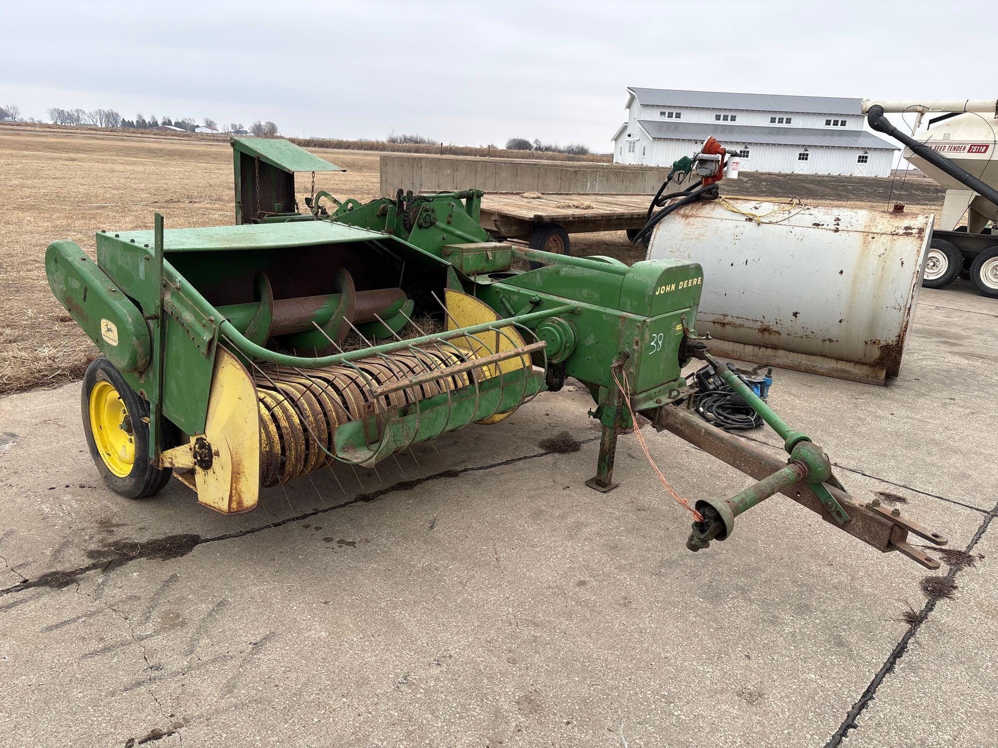 John Deere 24T Equipment Image0