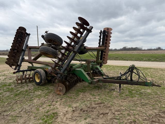 Image of John Deere 630 equipment image 1