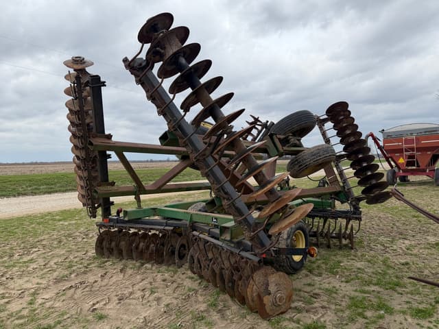 Image of John Deere 630 equipment image 2