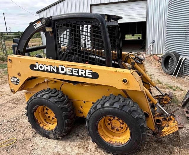 Image of John Deere 250 equipment image 1