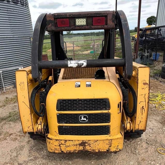 Image of John Deere 250 equipment image 3