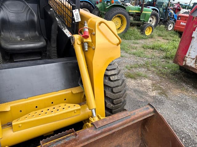 Image of John Deere 250 equipment image 4