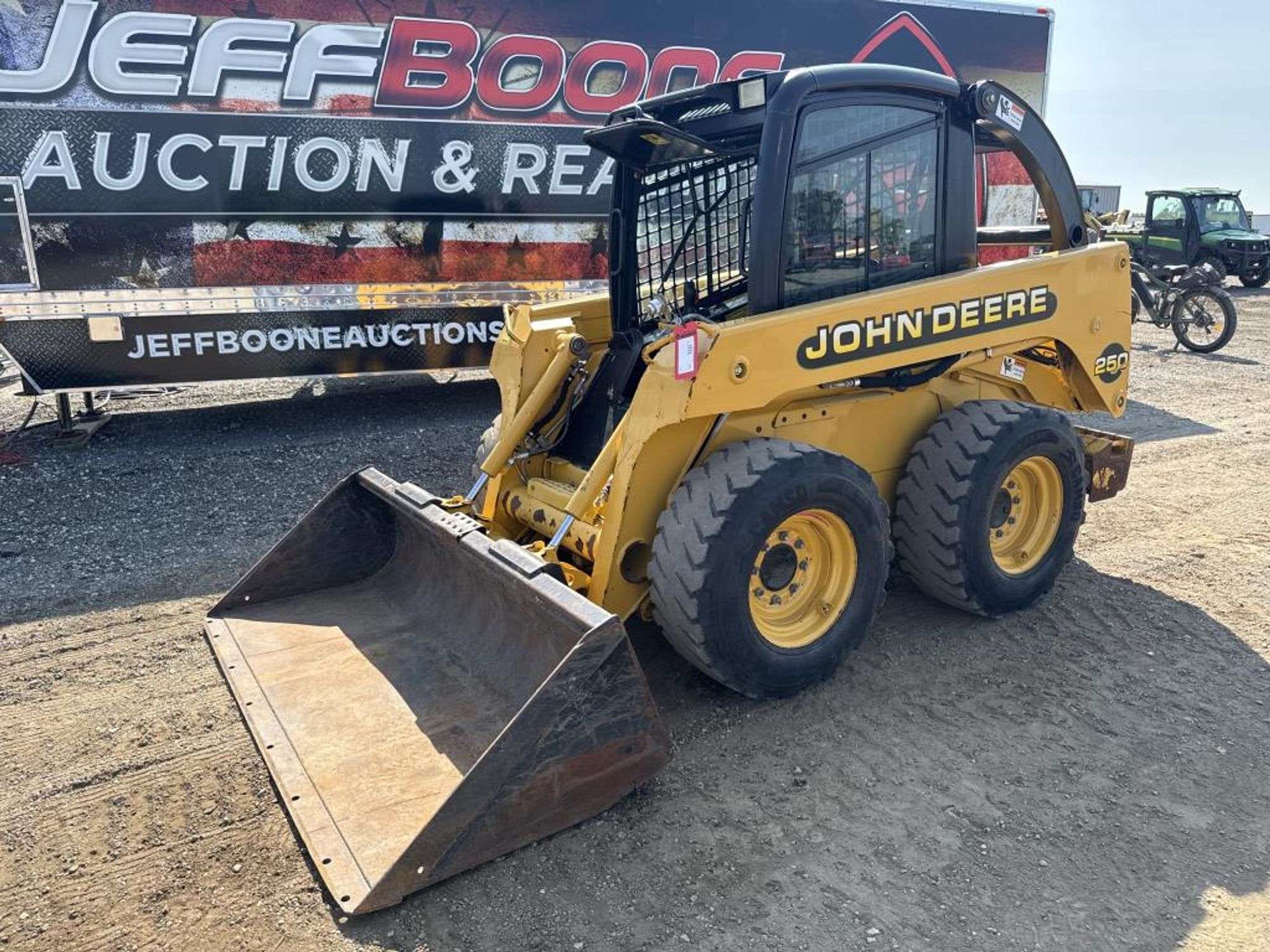 John Deere 250 Equipment Image0