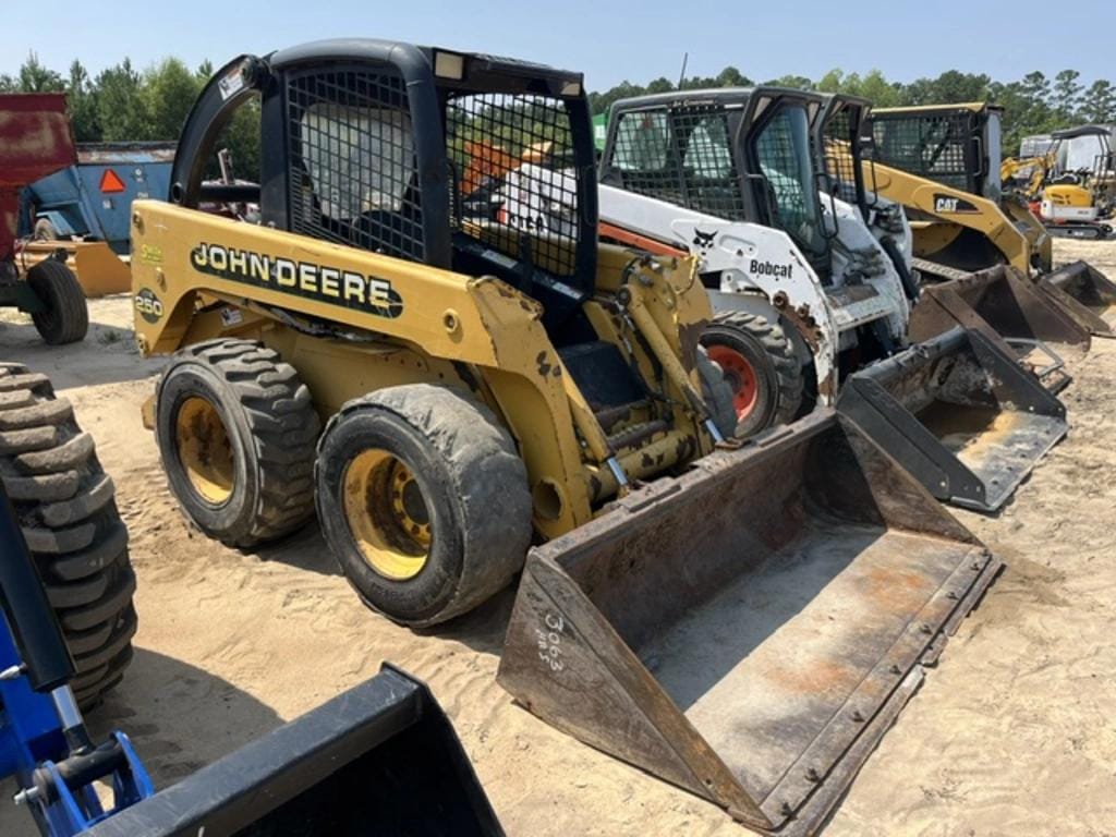 John Deere 250 Equipment Image0