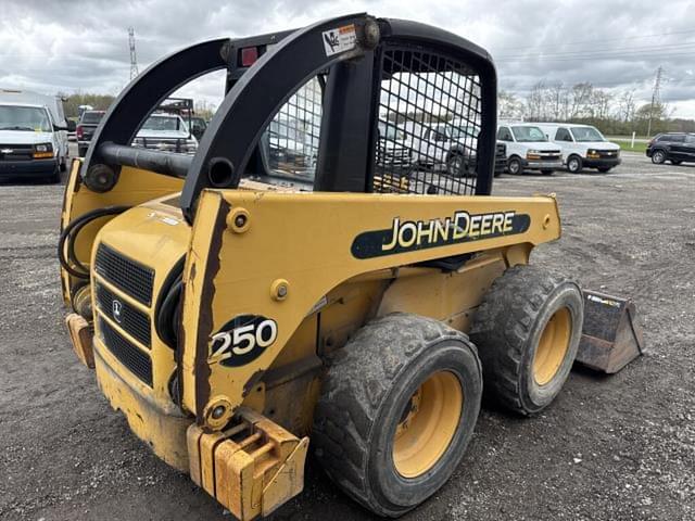 Image of John Deere 250 equipment image 3