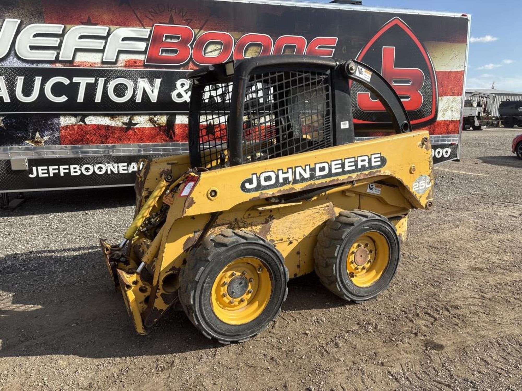 John Deere 250 Equipment Image0