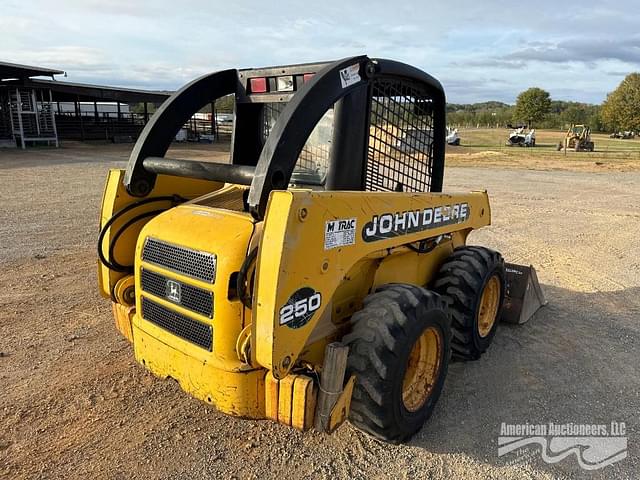 Image of John Deere 250 equipment image 2