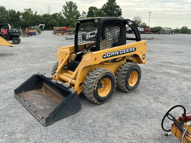 Image of John Deere 250 equipment image 1