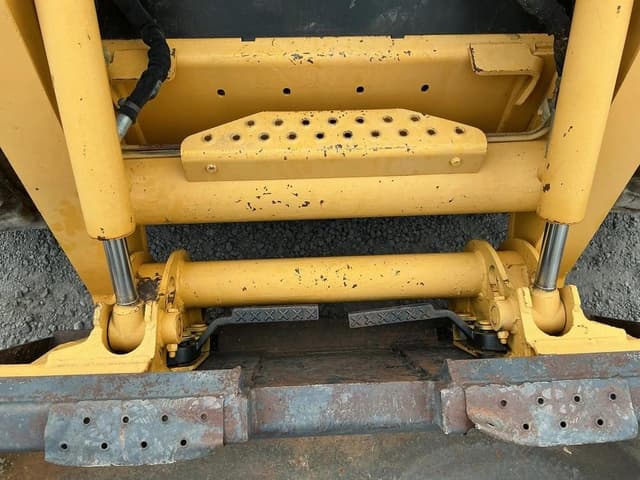 Image of John Deere 250 equipment image 4